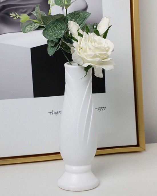 Petal Shaped Simple Drop Proof PE Vase Imitation Porcelain Home Decoration Ornaments White Petal Shaped Simple Drop Proof PE Vase Imitation Porcelain Home Decoration Ornaments White